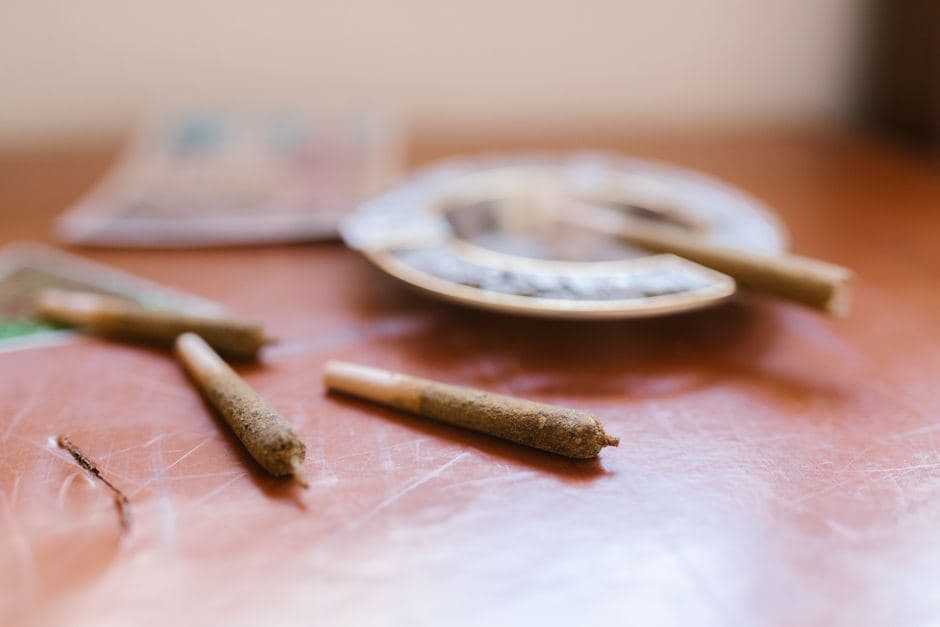 Wiet en alcohol combineren: tips voor een veilige trip